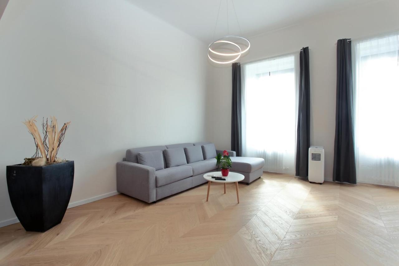 Apartment The House - Mezibranska *