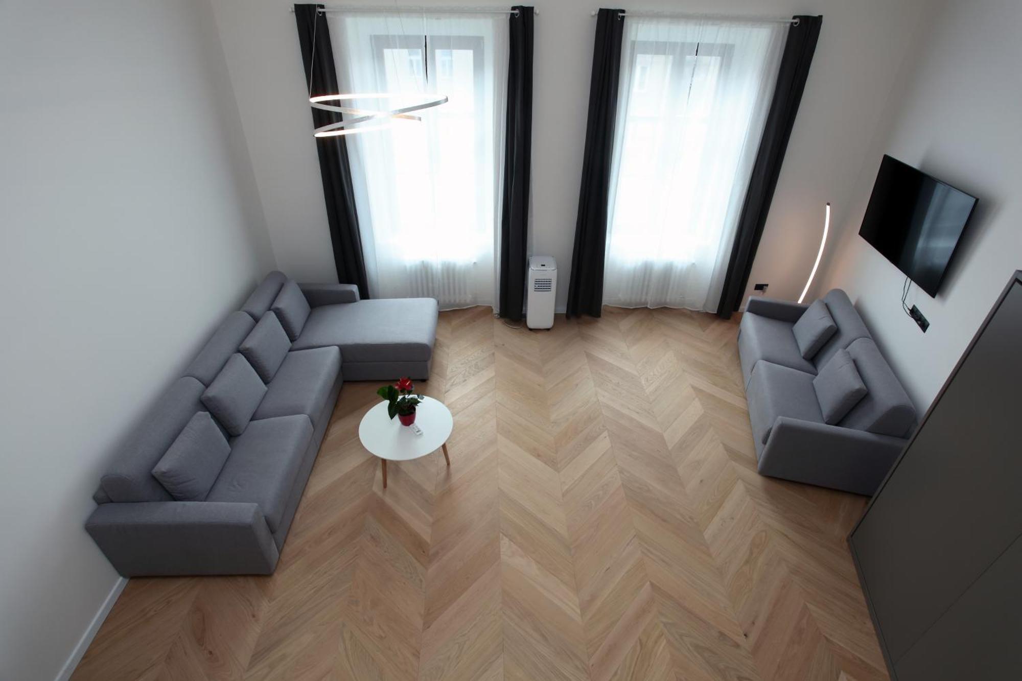 The House - Mezibranska Apartment Prag