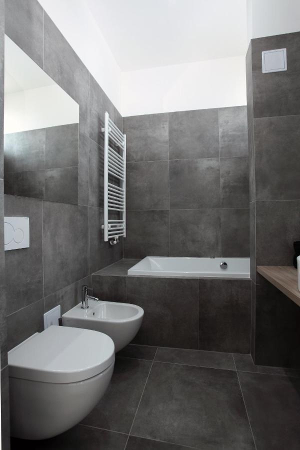 The House - Mezibranska Apartment Prag